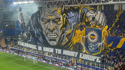 Fenerbahçe tribünlerinden Şampiyonlar Ligine özel koreografi şovu