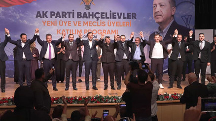 Bahçelievlerde CHP’li 3 meclis üyesi AK Partiye geçti Bahçelievlerde CHP’li 3 meclis üyesi AK Partiye geçti