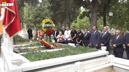 Türk futbolunun ve Galatasarayın unutulmaz efsanesi Metin Oktay, kabri başında anıldı