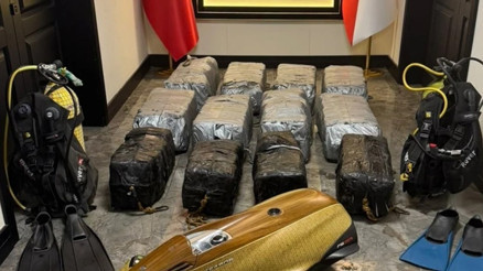 Mersin Limanında geminin altına gizlenmiş 350 kilo kokain ele geçirildi Mersin Limanında geminin altına gizlenmiş 350 kilo kokain ele geçirildi