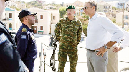 Üç günlük siyasi şov bitti Miçotakis iktidarını Meis’te korumanın peşinde