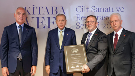 Asırlık emanet Bakan Ersoy: Tarihi Taşlıcalı Hüseyin Paşa Camii Mushaf-ı Şerifinin tıpkıbasımını tamamladık