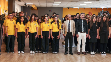 Demirören Medya ve Teknoloji Mesleki ve Teknik Anadolu Lisesi’nde ilk ders zili çaldı Demirören Medya ve Teknoloji Mesleki ve Teknik Anadolu Lisesi’nde ilk ders zili çaldı