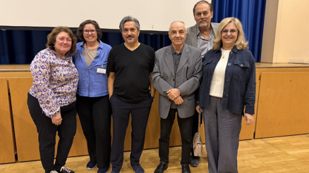 Misburg-Anderten’de kahkaha ve eleştiri aynı sahnede buluştu