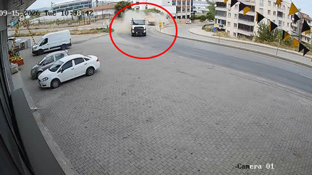 Bursada korkunç kaza: Karşı şeride geçen hafriyat kamyonu istinat duvarına çarptı Bursada korkunç kaza: Karşı şeride geçen hafriyat kamyonu istinat duvarına çarptı