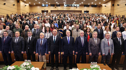 Rektörden ilk ders... “Yapay zekâya değil, aklınıza güvenin”