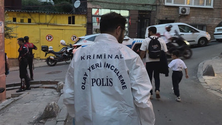 Dehşete düşüren olay Silah sesini duyan anne, oğlunu başından vurulmuş halde buldu Dehşete düşüren olay Silah sesini duyan anne, oğlunu başından vurulmuş halde buldu