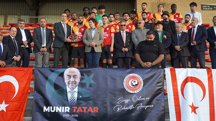 Münir Tatar, Londra’da futbol maçıyla anıldı