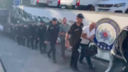 İstanbulda vatandaşlık vurgunu operasyonu: 33 tutuklama, dev mal varlığına el koyma İstanbulda vatandaşlık vurgunu operasyonu: 33 tutuklama, dev mal varlığına el koyma