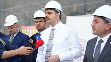 Eyyüp Kadir İnandan Özgür Özele İzmirden çağrı: Gelsin buradaki çalışmayı incelesin
