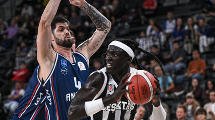 Anadolu Efes evinde Beşiktaşı devirdi