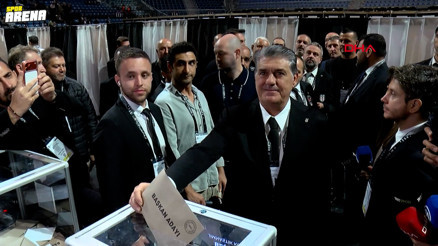 Serdal Adalı, oyunu kullandı