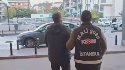 Ataşehir Belediyesine yönelik operasyonda gözaltına alınan 13 kişi adliyeye sevk edildi Ataşehir Belediyesine yönelik operasyonda gözaltına alınan 13 kişi adliyeye sevk edildi