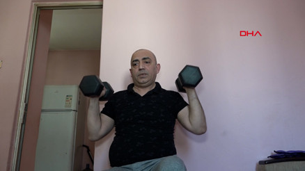 Bir gecede felç kaldı, tekrar adım atabilmek için 3 yıldır çalışıyor Bir gecede felç kaldı, tekrar adım atabilmek için 3 yıldır çalışıyor