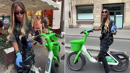 Ünlü model temizlik takıntısı ve mikrop fobisiyle tanınıyor… Bisikleti önce güzelce sildi, sonra eldiven takarak bindi Ünlü model temizlik takıntısı ve mikrop fobisiyle tanınıyor… Bisikleti önce güzelce sildi, sonra eldiven takarak bindi