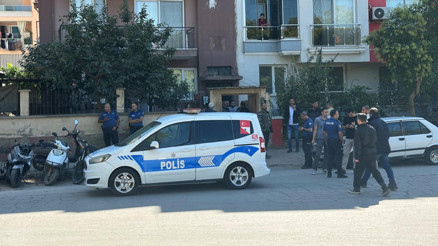 İzmirde bıçakla boğazından yaralanan kişi hayatını kaybetti Eşi gözaltında