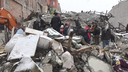 Deprem sonrası yıkımlarda usulsüzlük iddiaları Yüklenici firmalara şafak baskını: 26 gözaltı Deprem sonrası yıkımlarda usulsüzlük iddiaları Yüklenici firmalara şafak baskını: 26 gözaltı