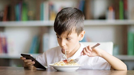 Yeme bozukluğuna neden oluyor… Akıllı telefon araştırması