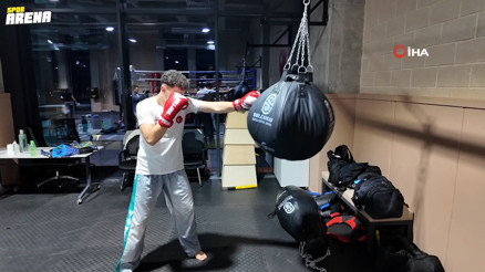 Kilo vermek için başladığı kick boksta dünya şampiyonu oldu