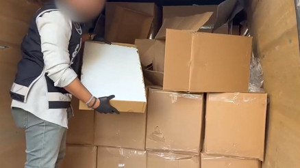 İzmirde seyyar kaçakçılık darbesi: Minibüs dolusu makaron yakalandı