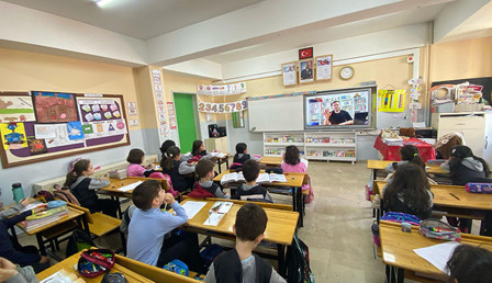 Caner öğretmen yazar ordusu kurdu