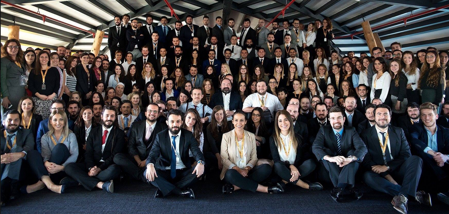 Takım Elbiseler Çöpe