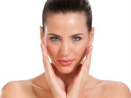 Genç Bir Yüz “V” Şeklindedir