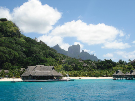 Dünyaya yelken açtı