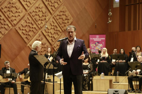 Ödüllü piyanist sahnede