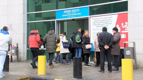 Sarp Sınır Kapısına telefon akını: Geçişler yüzde 358 arttı