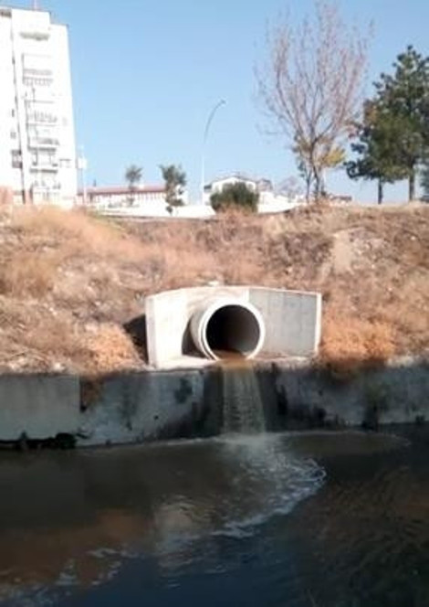 Şarıl şarıl akıyor pencere açtırmıyor