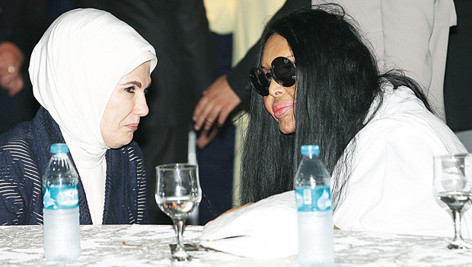 Başbakan Tayyip Erdoğan Bülent Ersoy ile ayaküstü sohbet etti