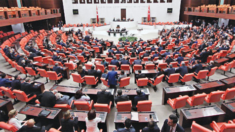 Siyasi belirsizlik sürdükçe ekonomide gerileme büyüyor