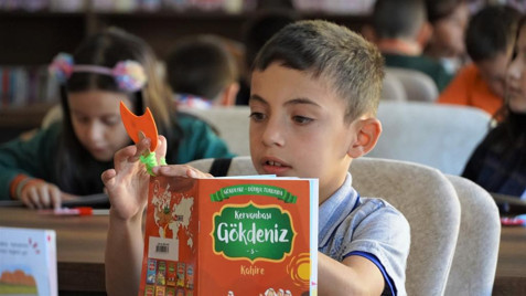 Öğreten ve okutan kütüphane gezisi