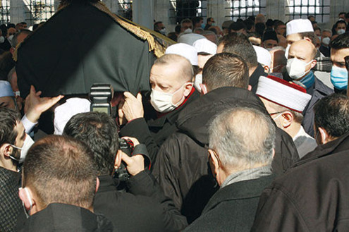 65 yıl görev yaptığı Fatih Camisi’ne defnedildi