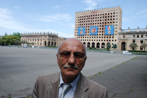 Turist olarak geldi general oldu