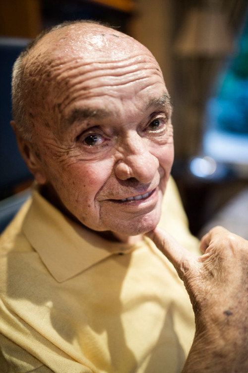 Bu dünyaya gelmişsiniz bir kez, mutlu olun