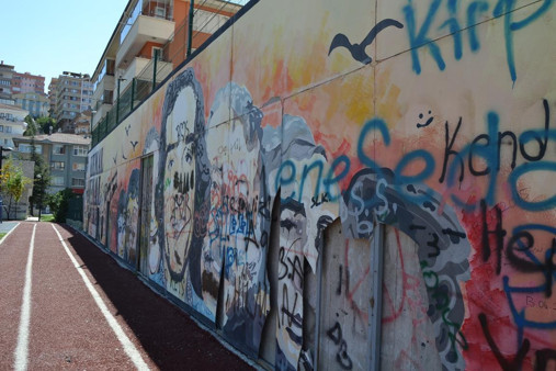 Hababam duvarı vandal kurbanı