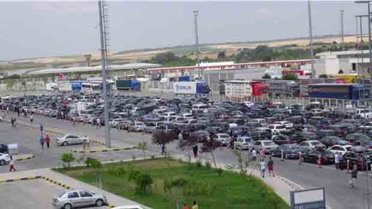 Kapıkule’de kilometrelerce kuyruk oluştu