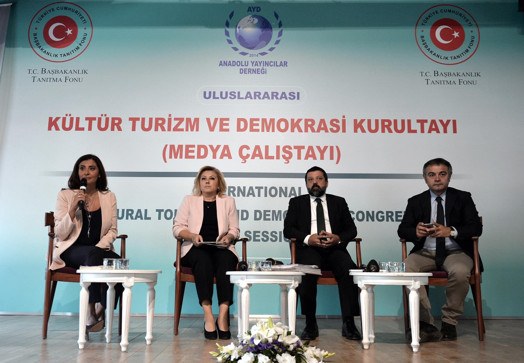 15 Temmuz oturumunu Hande Fırat yönetti