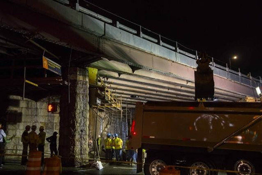 Brooklyn Köprüsünün altgeçidi çöktü