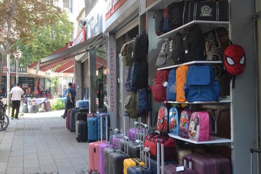 Çantacılar Çarşısı’nda okul mesaisi