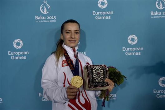 Serap Özçelik ve Burak Uygur Bakü 2015de altın madalya kazandı