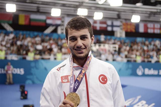Serap Özçelik ve Burak Uygur Bakü 2015de altın madalya kazandı