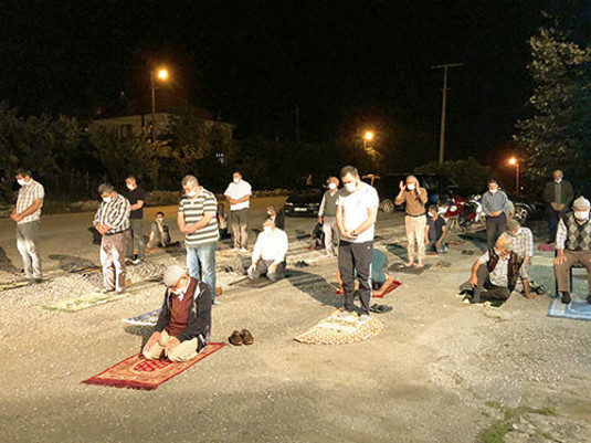 Kahvehane önündeki namaz için Diyanet İşleri Başkanı devrede