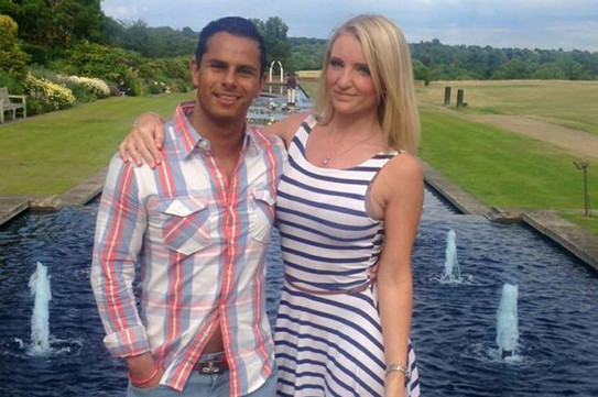 Onun işi seks oyuncaklarını denemek