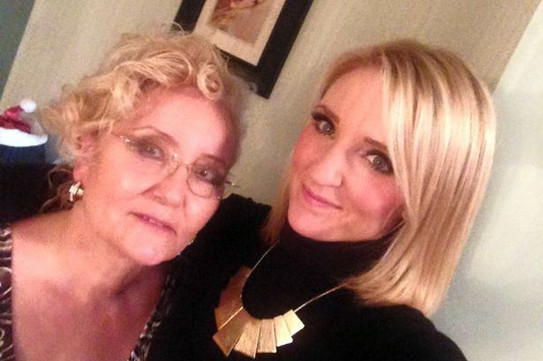 Onun işi seks oyuncaklarını denemek