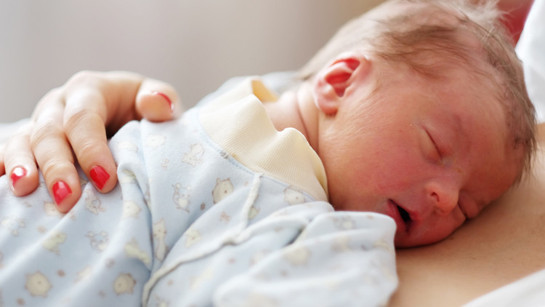 Pandemi döneminde emzirmeden asla ama asla vazgeçilmemeli