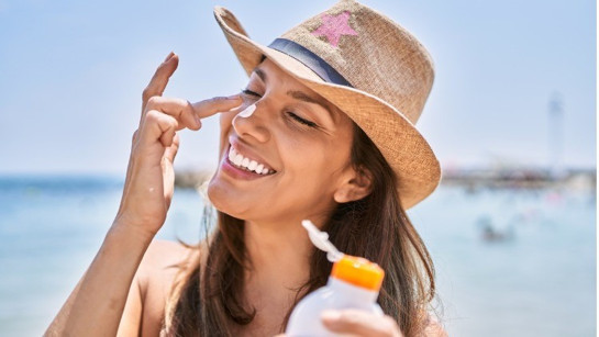 Uzmanından yaz ayları için uyarılar! Güneş kremi karma, kuru, yağlı ciltlerde nasıl olmalı? İşte, cilt bakımı rutininde bilinmeyenler...