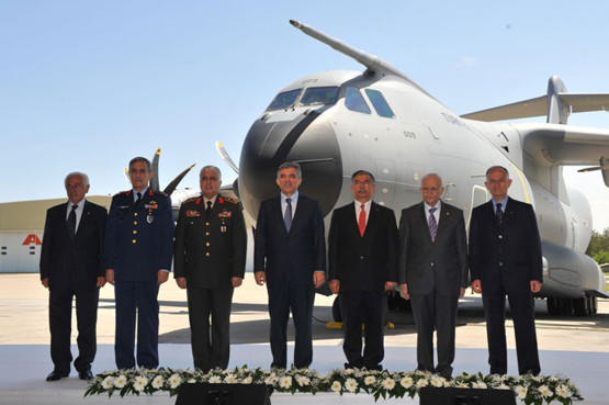 Airbus’ın yeni nesil nakliye uçağı A400M şov yaptı